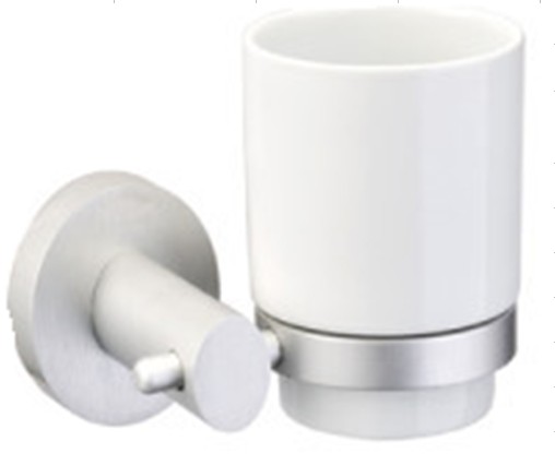 五金、水龙头:毛巾架、手纸盒