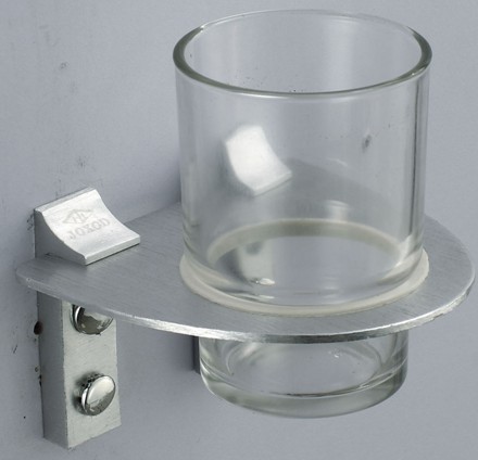 五金、水龙头:毛巾架、手纸盒