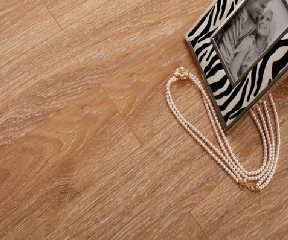  至尊黄橡浮雕仿古12mm 强化复合 网购专享